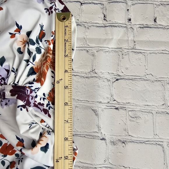 Cupshe Swimwear Size Small White One Piece Halter Plunge Flower Open Back Flawed - Picture 11 of 13